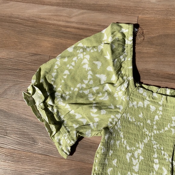 3/$24 So crop top smocked puff sleeve boho casual butterfly abstract print L jrs - Picture 10 of 16